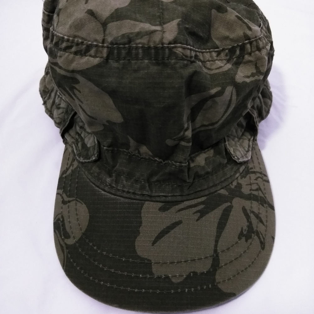 Cute kids green camouflage hat with flowers